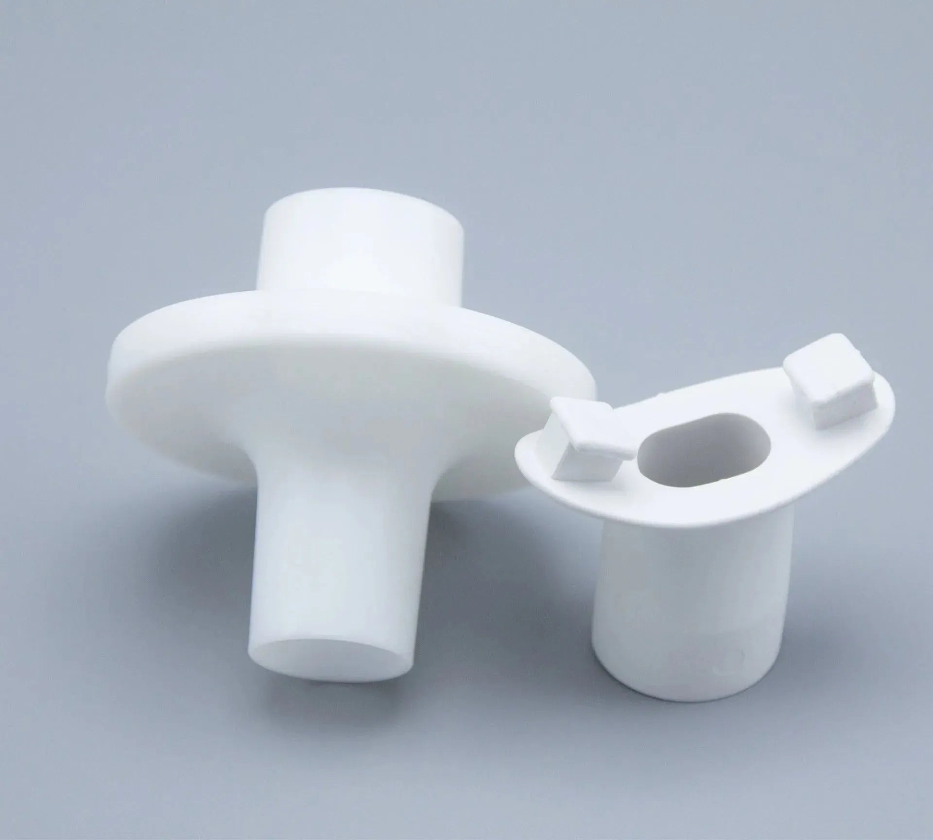 The Spiro Filter Kit includes a white bacterial filter and a white rubber flange mouthpiece.